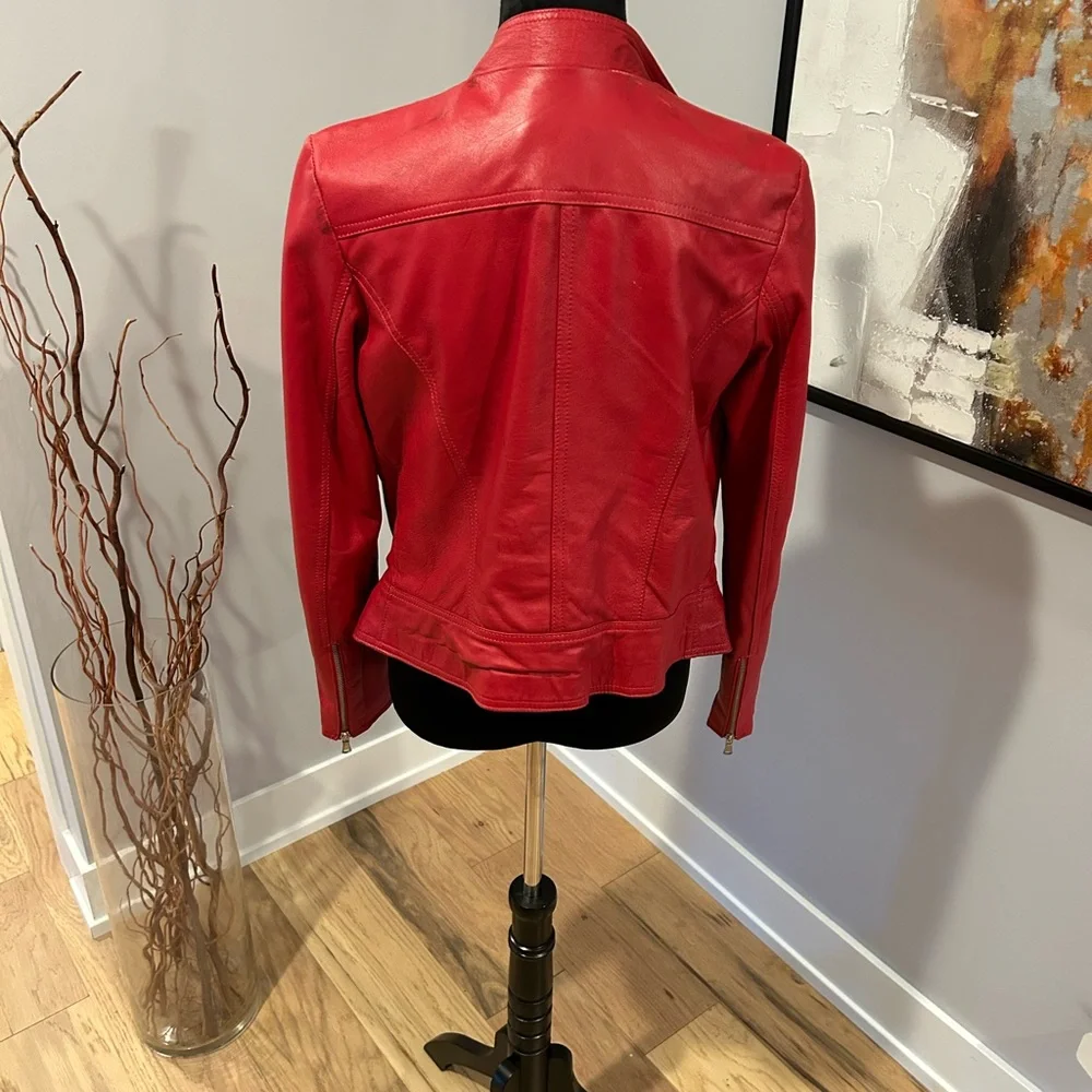 Red jacket - Picture 4 of 4